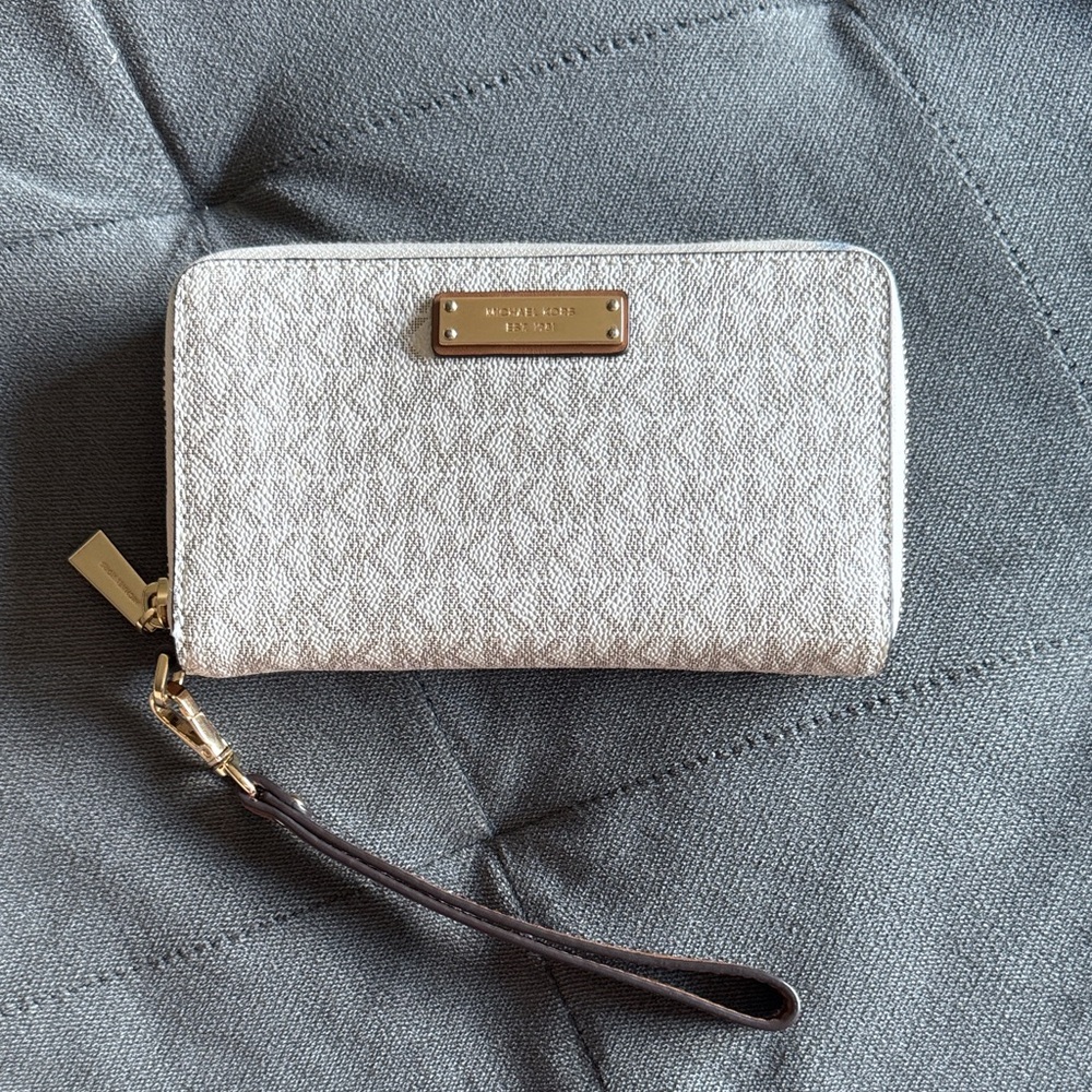 Michael Kors Cream and Gold Wristlet